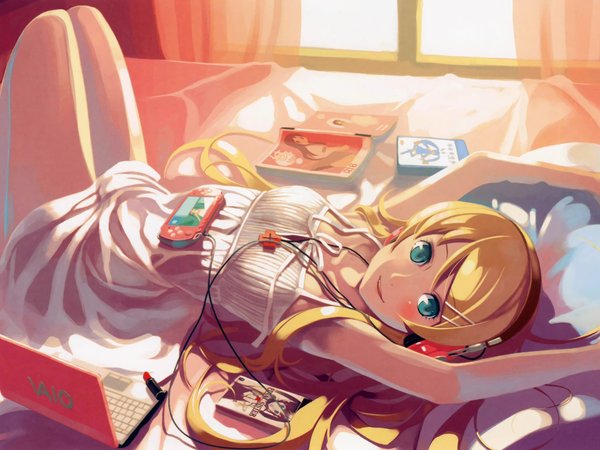 видеоигра, девочка, книги, лежит, наушники, ноутбук, постель