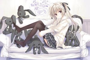 Обои на рабочий стол: kasugano sora, ohara tometa, yosuga no sora, арт, девочка, диван, игрушки, кролик, надписи