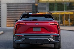 Обои на рабочий стол: Blazer, chevrolet, вид сзади, электромобиль