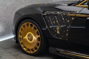 Обои на рабочий стол: 2025, Cullinan, Equista, Linea D’Oro, luxury, Mansory, Mansory Equista Linea D’Oro, power, rolls-royce, Rolls-Royce Cullinan, SUV, tuning, внедорожник, люкс, мощь, роскошь, тюнинг