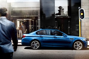 Обои на рабочий стол: BMW, бмв, светофор