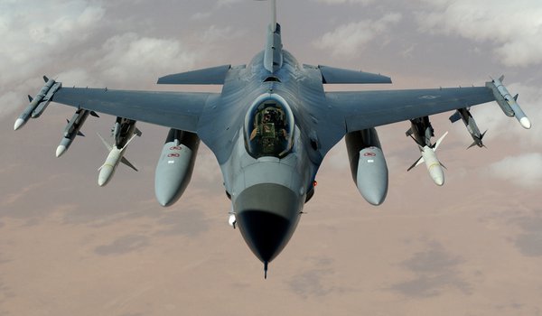 Обои на рабочий стол: f-16, falcon, fighting, бомбы, ввс, истребитель, многоцелевой, обои, пилот, ракеты, самолёт, сражающийся сокол, сша