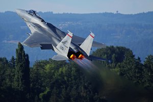 Обои на рабочий стол: McDonnell Douglas F-15 Eagle, взлет, самолёт, сопла, тепловой след