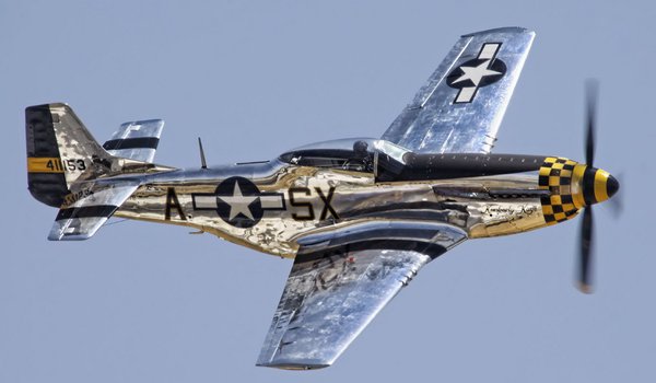 Обои на рабочий стол: P-51 Mustang, небо, самолёт