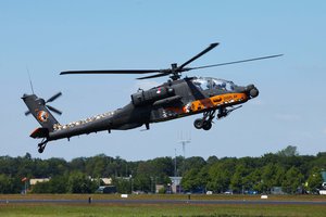 Обои на рабочий стол: AH-64, apache, боевой, вертолёт, основной, с середины 1980-х г., ударный, эксплуатируется