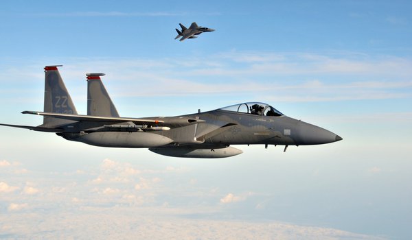 Обои на рабочий стол: F-15C Eagles, Kadena Air Base, U.S. Air Force, небо, облака, полет, япония