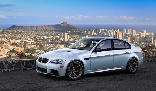 Обои на рабочий стол: BMW, city, E90, Sedan, Sight, silver