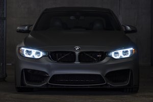 Обои на рабочий стол: Angel Eyes, BMW, F80, face, gray, LED lights, Sight