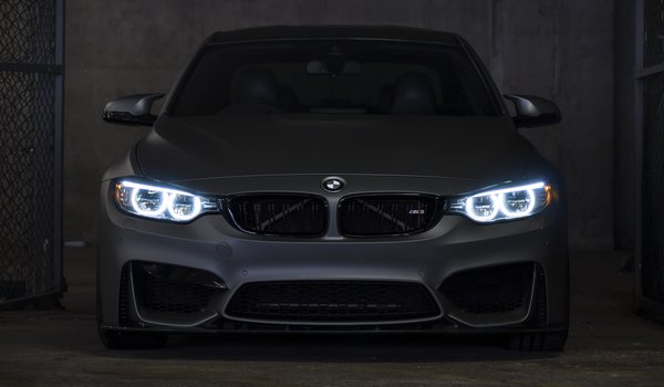 Обои на рабочий стол: Angel Eyes, BMW, F80, face, gray, LED lights, Sight