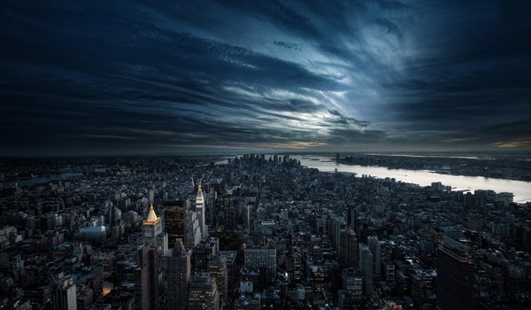 Обои на рабочий стол: new york, америка, вечер, город, здания, небоскребы, ночь, нью йорк, сша, тучи