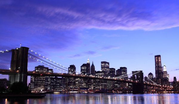 Обои на рабочий стол: brooklyn bridge, city, new york, бруклинский мост, вечер, город, небо, нью-йорк, облака, огни