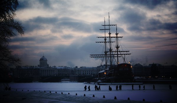Обои на рабочий стол: город, зима, корабль, парусник, питер, санкт-петербург, снег