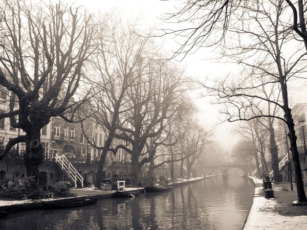 amsterdam, амстердам, белое, город, деревья, дома, здания, зима, мост, нидерланды, обои, река, снег, улица, фон, фото, черное