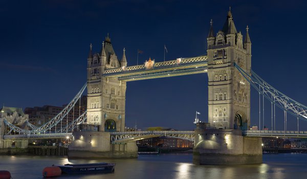 Обои на рабочий стол: great britain, tower bridge, wallpaper, англия, великобритания, город, лодка, лондон, ночь, обои, река, столица, тауэрский мост, темза