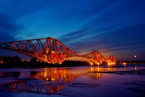 Обои на рабочий стол: вечер, город, закат, мост, огни, отражение, шотландия