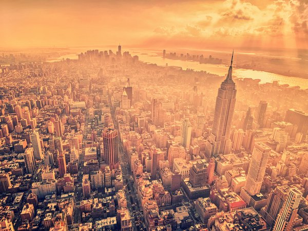 new york, горизонт, город, дома, дымка, лучи солнца, машины, небоскребы, нью йорк, облака, океан, улицы