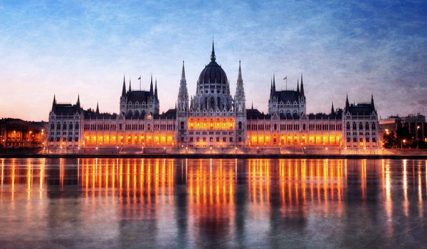 Обои на рабочий стол: Будапешт, Венгрия, Дунай, ночь, огни, отражение, парламент, подсветка, река