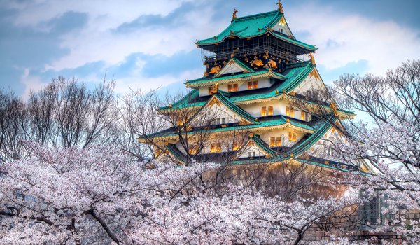 Обои на рабочий стол: весна, город, небо, сакура, храм, цвет, япония