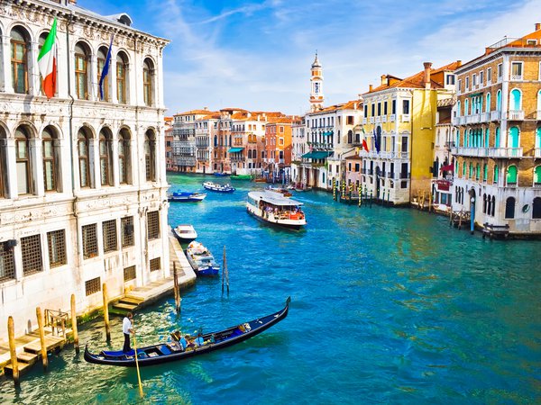 italy, venice, архитектура, венеция, гондола, дома, италия, канал, лодки, люди, флаги