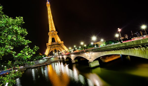 Обои на рабочий стол: eiffel tower, france, La tour Eiffel, paris, город, мост, ночь, париж, река, свет, Сена, франция, эйфелева башня