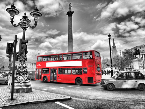 black and white, blur, bus, city, england, lights, london, night, road, street, автобус, англия, город, дорога, лондон, ночь, огни, размытие, улица, черно-белый