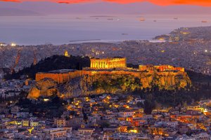 Обои на рабочий стол: acropolis, architecture, Athens, buildings, city, city lights, cityscape, Ed Weatherby, greece, houses, lights, monument, Parthenon, sea, ships, sunset, trees, water