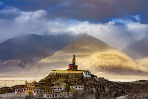 Обои на рабочий стол: gompa, himalaya, Himalayas, image, India, indian, jammu, kashmir, ladakh