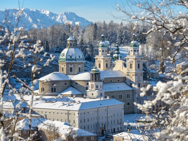 Austria, City views, Excursion destinations, Highlights, Kapuzinerberg, old town, Residenzplatz, Salzburg, snow, Untersberg, winter, австрия, Виды на город, Гора Капуцинов, горы, деревья, дома, достопримечательности, зальцбург, зима, Основные моменты, Площадь Резиденции и фонтан резиденции, снег, Старый город, Унтерсберг