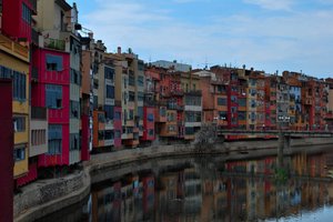 Обои на рабочий стол: bridge, Girona, Onyar, river, spain, Жирона, здания, испания, мост, Оньяр, река