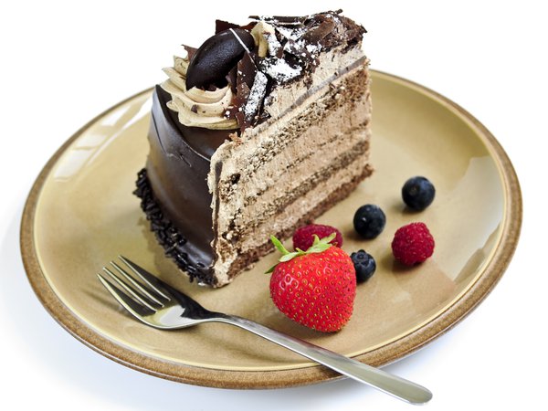 cake, chocolate, dessert, вилка, выпечка, глазурь, десерт, клубника, крем, кусочек, малина, пирожное, сладкое, тарелка, торт, тортик, черника, шоколад