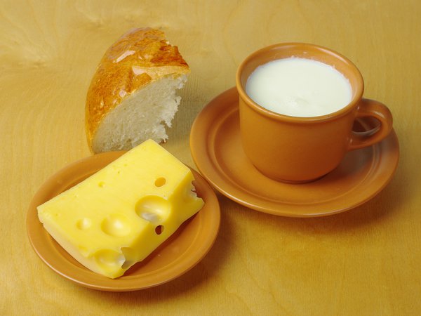 блюдца, молоко, стол, сыр, чашки