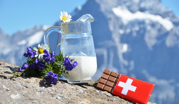 Обои на рабочий стол: Альпы, молоко, ромашки, цветы, швейцарский, шоколад