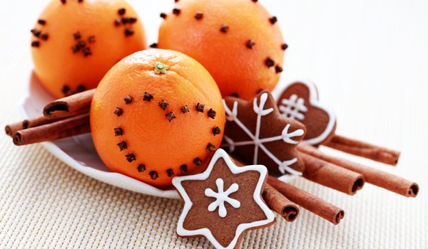 Обои на рабочий стол: апельсины, выпечка, гвоздика, глазурь, десерт, корица, новогоднее, палочки, печенье, пряности, сердце