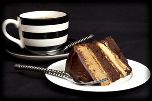 Обои на рабочий стол: cake, chocolate, dessert, food, глазурь, десерт, еда, кофе, сладости, торт, чашка, шоколадный