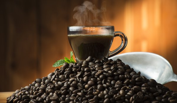 Обои на рабочий стол: beans, coffee, cup, hot, зёрна, кофе, чашка