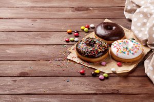 Обои на рабочий стол: chocalate, donuts, глазурь, пончики