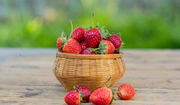 Обои на рабочий стол: berries, fresh, strawberry, sweet, клубника, ягоды