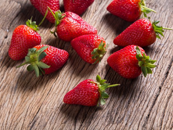 berries, fresh, strawberry, sweet, wood, клубника, красные, спелая, ягоды
