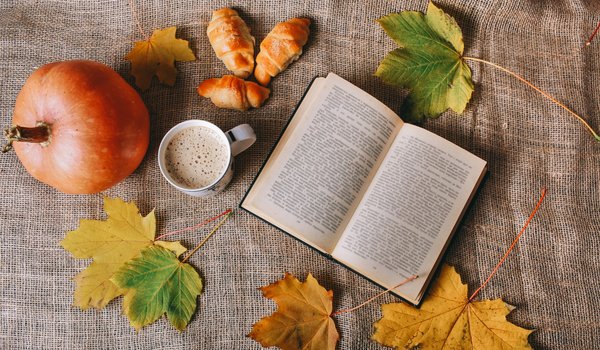 Обои на рабочий стол: книга, кофе, листья, тыква