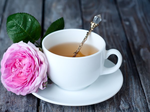 cup, flowers, pink, roses, tea, wood, розовые, розы, цветы, чашка чая