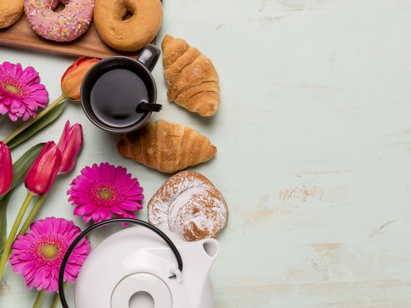breakfast, bright, coffee cup, croissant, donuts, flowers, gerbera, pink, tulips, герберы, завтрак, круассаны, пончики, тюльпаны, цветы, чашка кофе