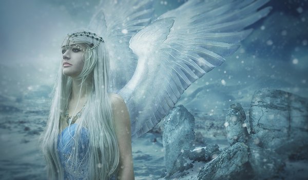 Обои на рабочий стол: Angel, blonde beauty, brown eyes, fantasy art, jewelry, look, wings, ангел, белокурая красавица, взгляд, карие глаза, крылья, украшения, фэнтези арт