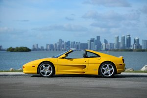 Обои на рабочий стол: F355, ferrari, Ferrari 355 F1 GTS, side view