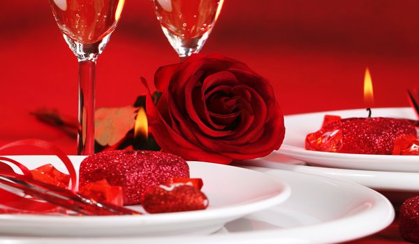 Обои на рабочий стол: valentine's day, красные, розы, свечи, цветы