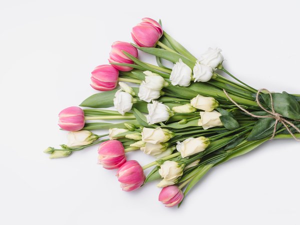 flowers, fresh, pink, romantic, roses, tender, tulips, white, wood, белые, букет, бутоны, розовые, розы, тюльпаны, цветы
