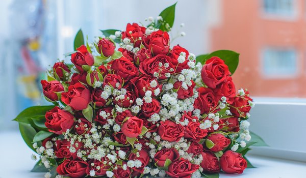 Обои на рабочий стол: алые розы, букет, букет невесты, розы