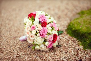Обои на рабочий стол: bouquet, flowers, pink, roses, wedding, белые, букет, розовые, розы, свадебный, цветы