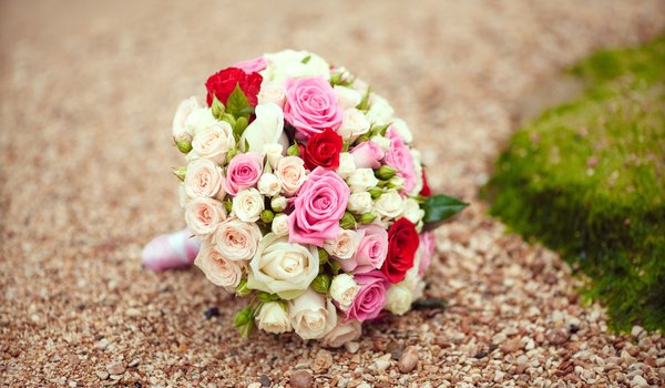 Обои на рабочий стол: bouquet, flowers, pink, roses, wedding, белые, букет, розовые, розы, свадебный, цветы