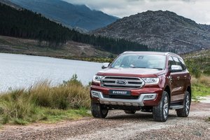 Обои на рабочий стол: 2015, 4WD, Everest, ford, Limited, у водоёма