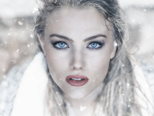 Alessandro Di Cicco, April Alleys, April Slough, blonde, blue eyes, bokeh, close up, depth of field, face, girl, lips, lipstick, looking at camera, looking at viewer, model, mouth, photo, photographer, portrait, snow
